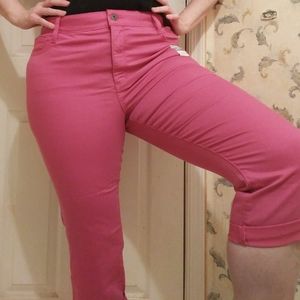 St. John's Bay Pink Capris